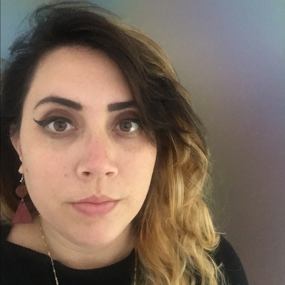 Meet your Posher, Daniella - Picture 2 of 2